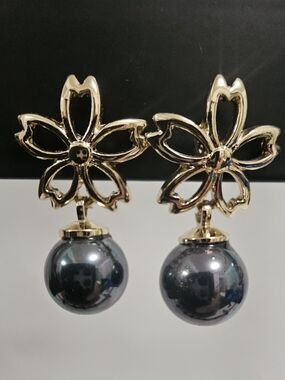 Gold Flower Drop Earrings with Dark Gray Pearl